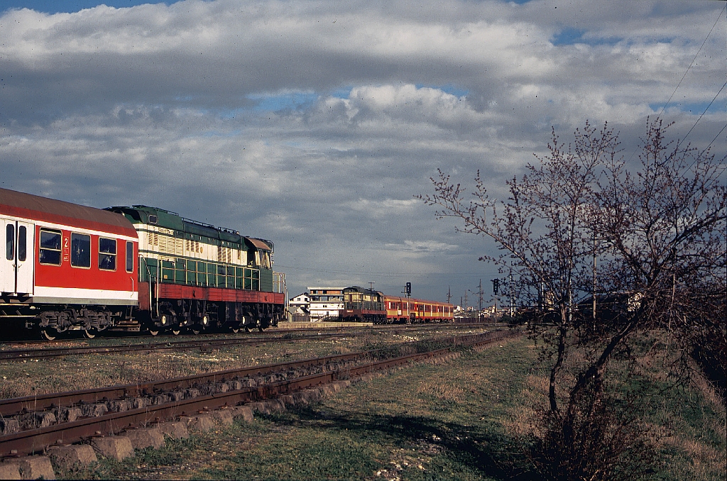 http://www.desiro.net/AL-Tirana.jpg