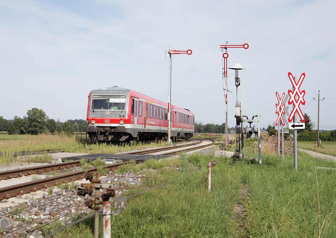 Beim Warten auf dem Zug darf auch mal das Kind im Manne